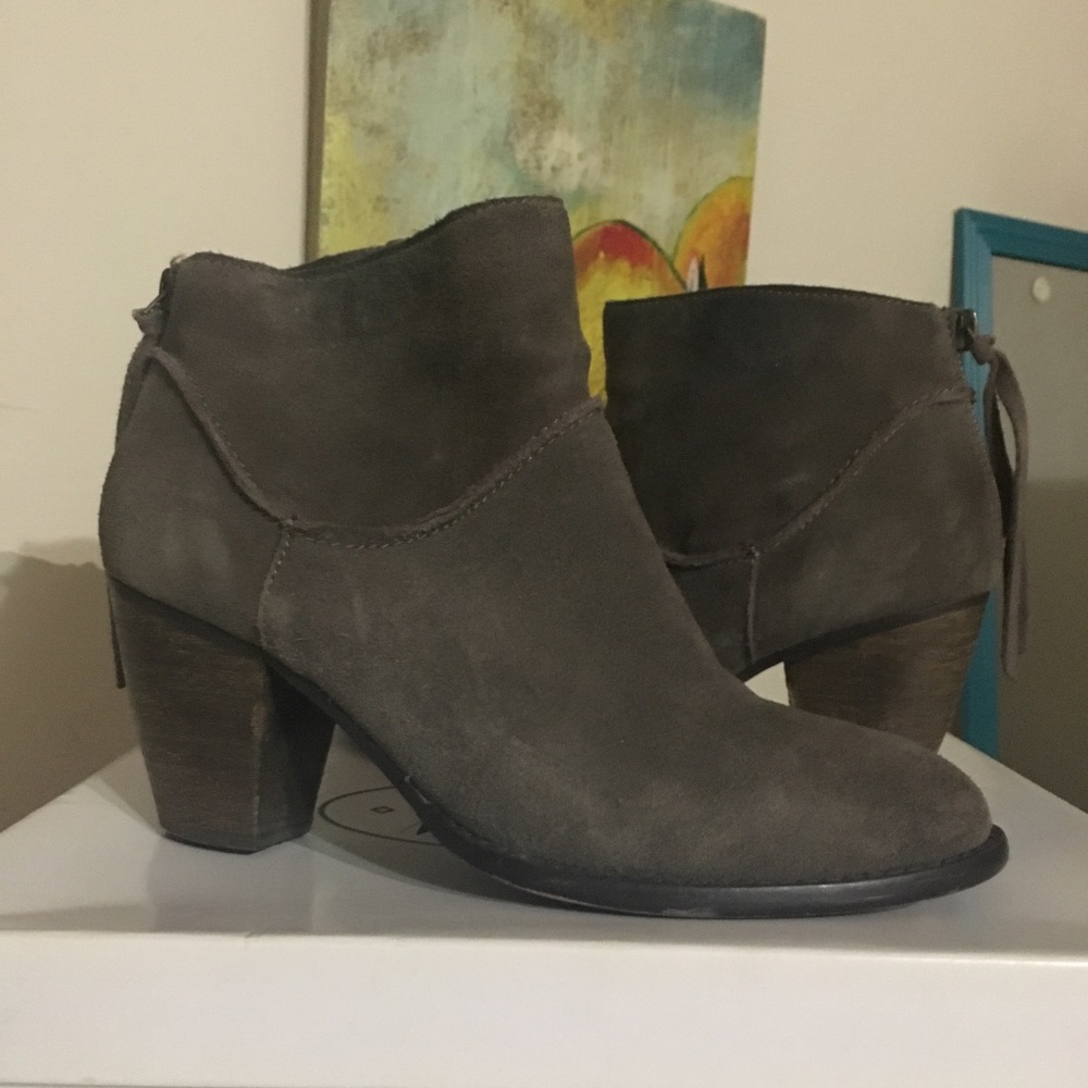 Gray Steve Madden booties.